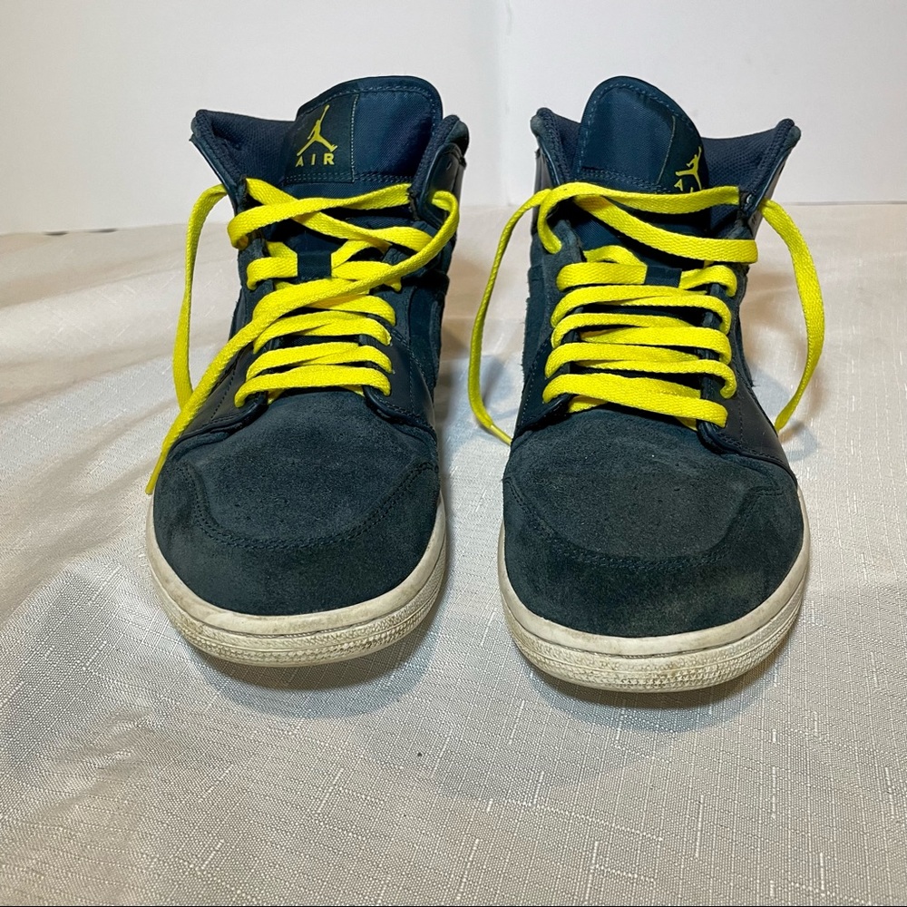 Men’s size 11 Jordan 1 mid in armory navy.  Good condition! - Picture 2 of 5